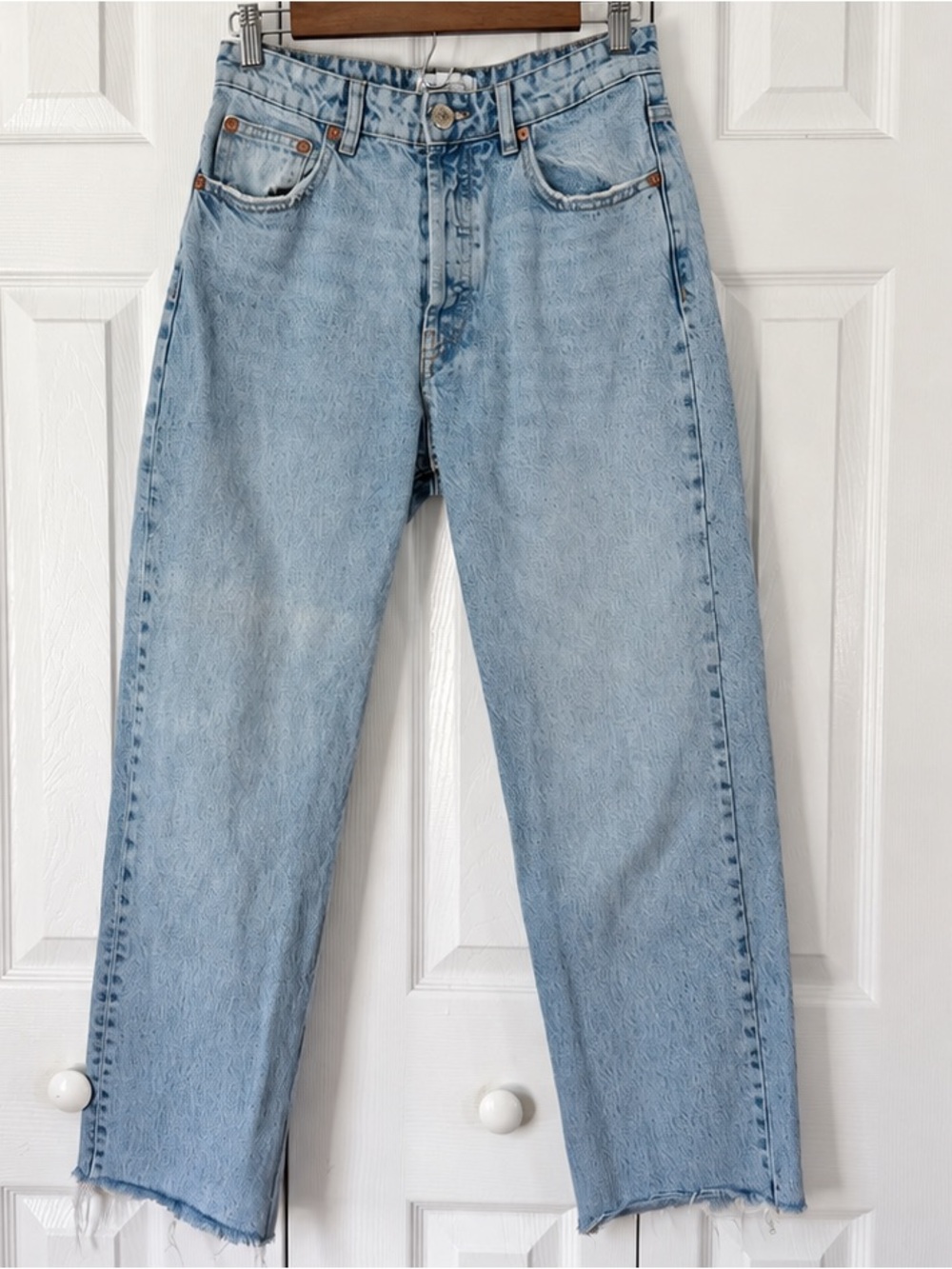 Zara High Rise Straight Leg Jeans Size 6 Light Wash Button Fly Raw Hem